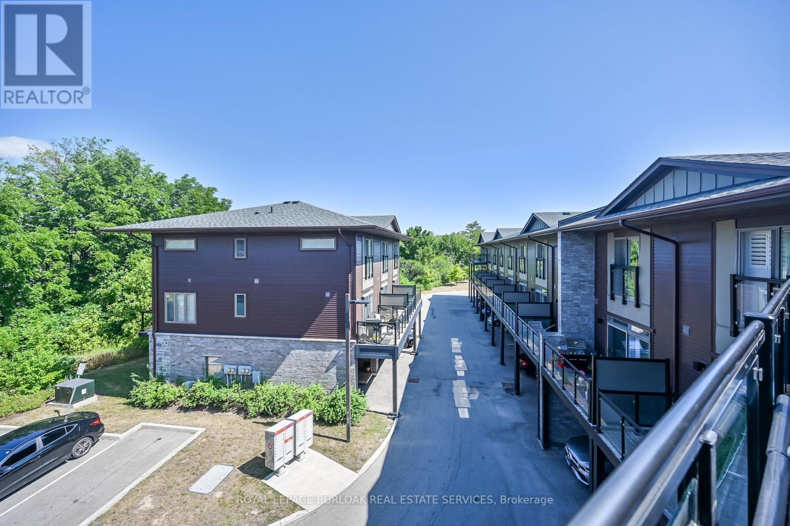 












12 - 23 ECHOVALLEY DRIVE

,
Hamilton,




Ontario
L8J0K4

