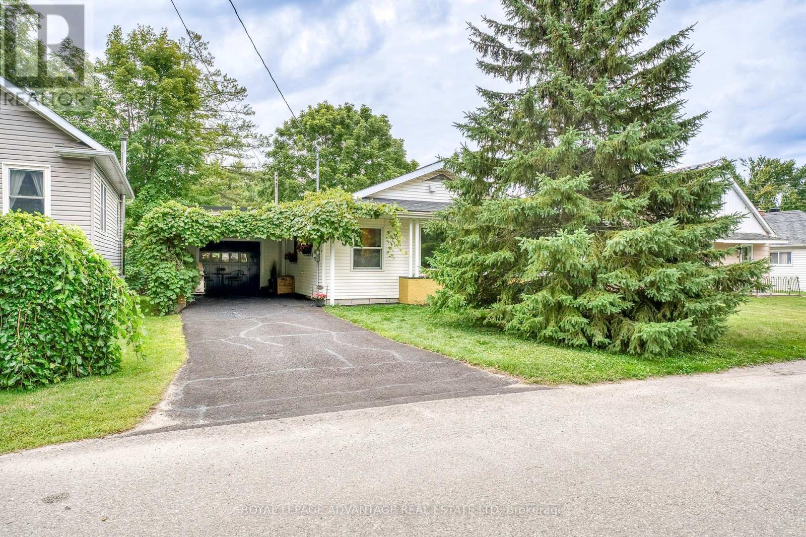 












8 GEORGE AVENUE

,
Perth,




Ontario
K7H2Y6

