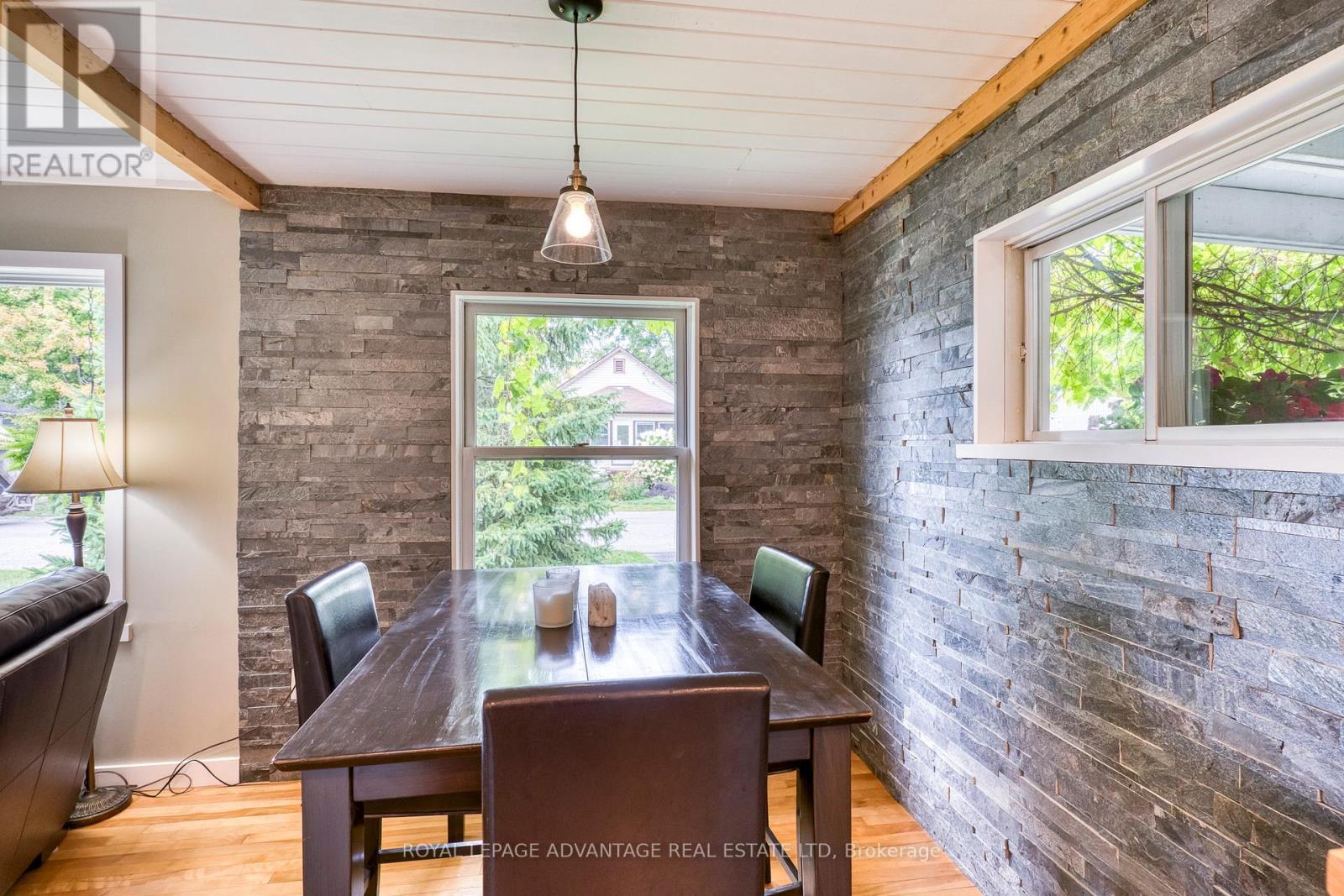 












8 GEORGE AVENUE

,
Perth,




Ontario
K7H2Y6

