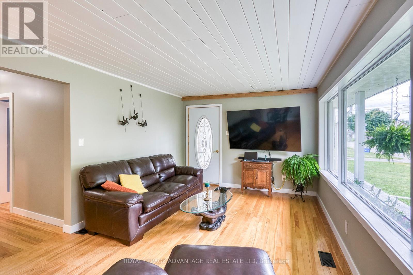 












8 GEORGE AVENUE

,
Perth,




Ontario
K7H2Y6

