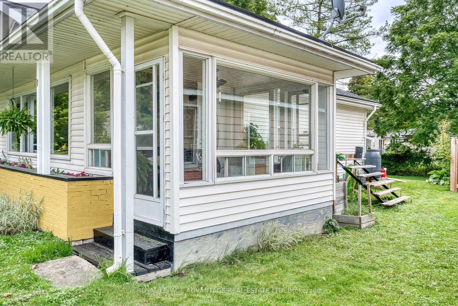 












8 GEORGE AVENUE

,
Perth,




Ontario
K7H2Y6

