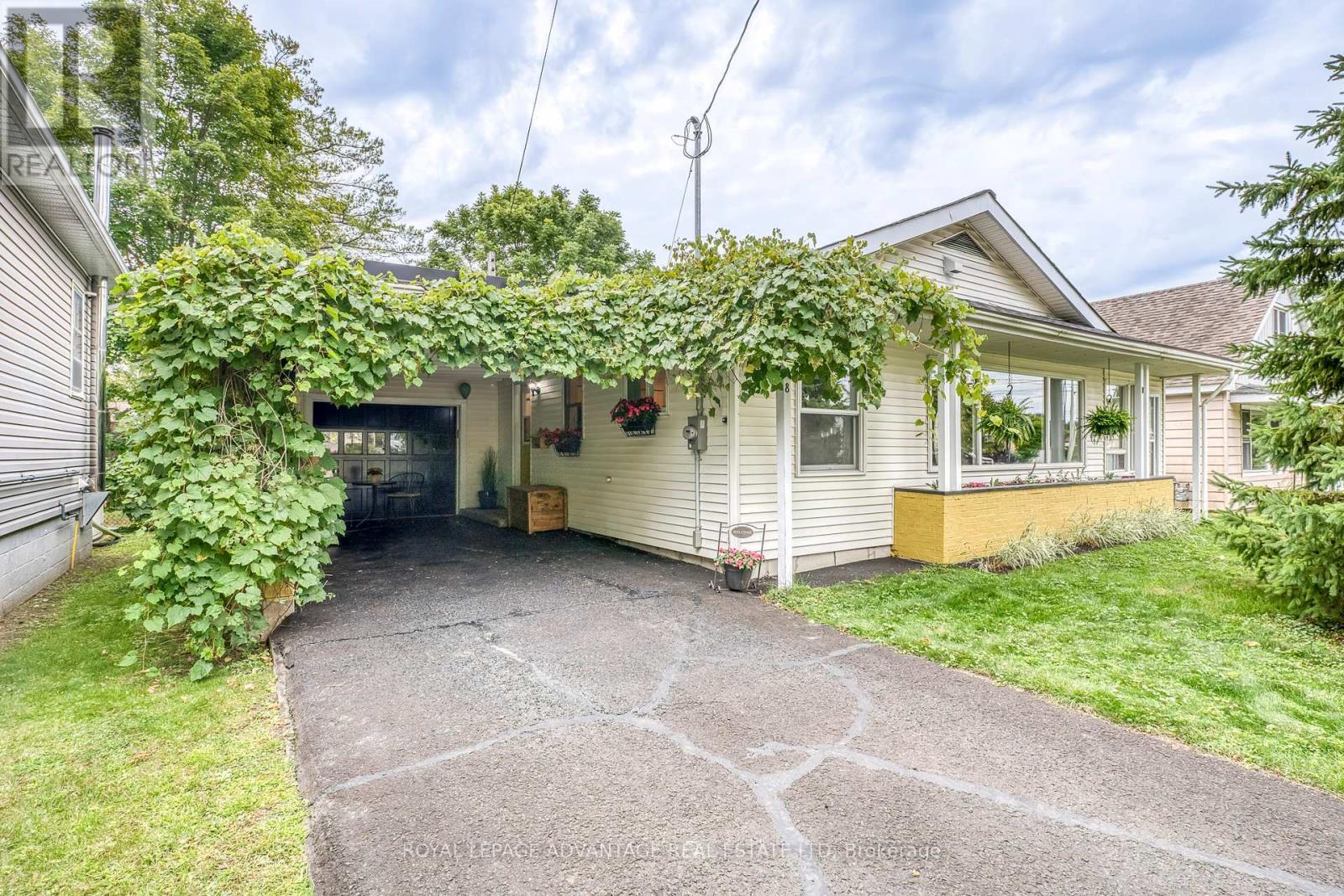 












8 GEORGE AVENUE

,
Perth,




Ontario
K7H2Y6

