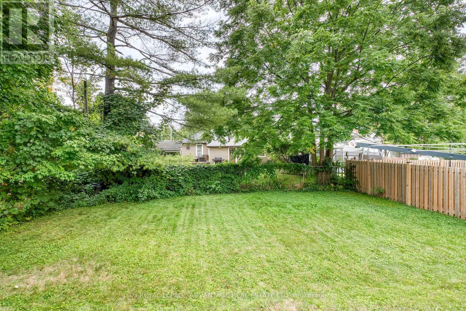 












8 GEORGE AVENUE

,
Perth,




Ontario
K7H2Y6

