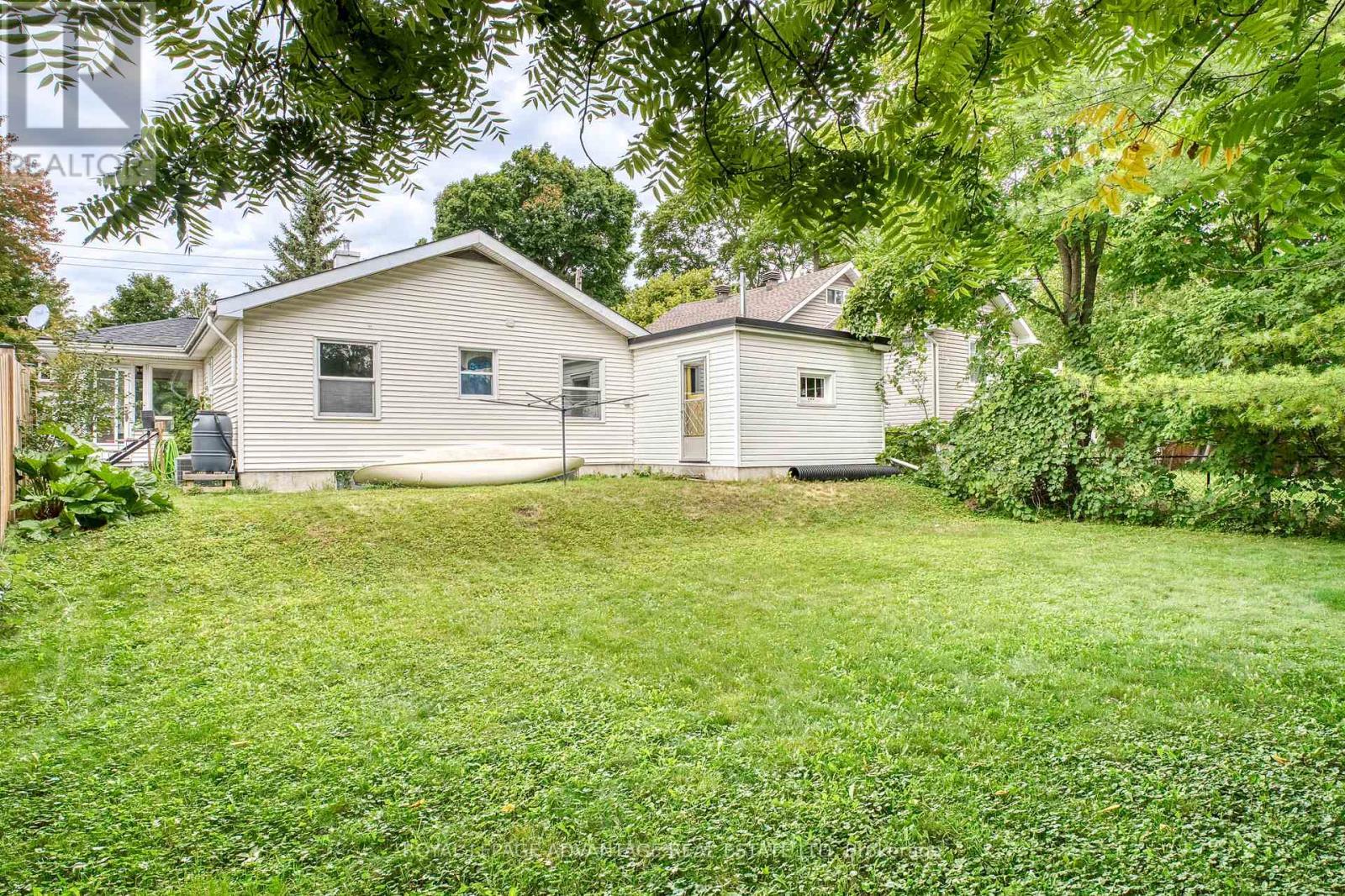 












8 GEORGE AVENUE

,
Perth,




Ontario
K7H2Y6

