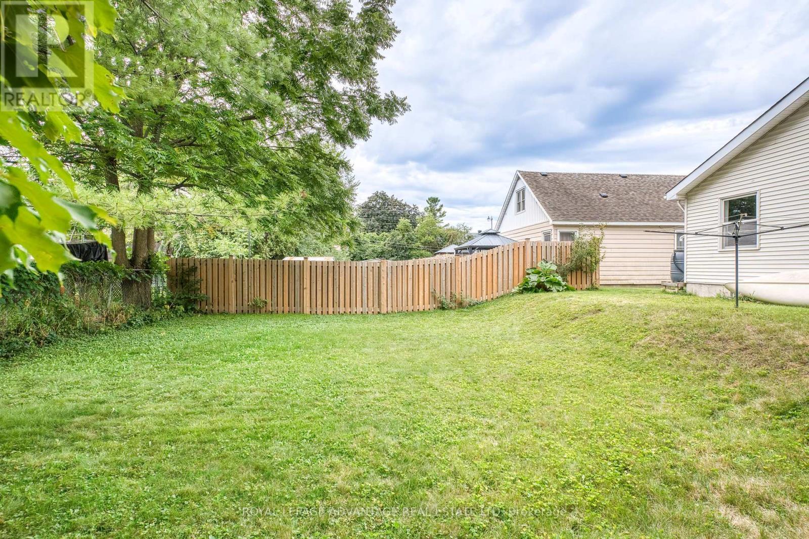 












8 GEORGE AVENUE

,
Perth,




Ontario
K7H2Y6

