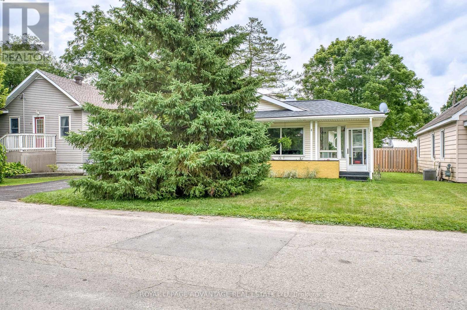 












8 GEORGE AVENUE

,
Perth,




Ontario
K7H2Y6

