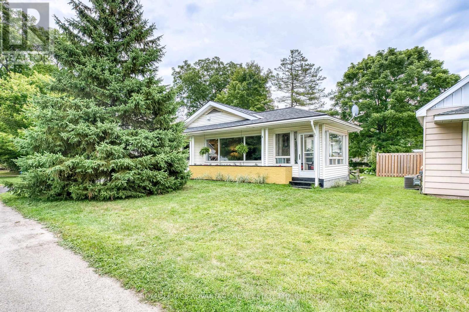 












8 GEORGE AVENUE

,
Perth,




Ontario
K7H2Y6

