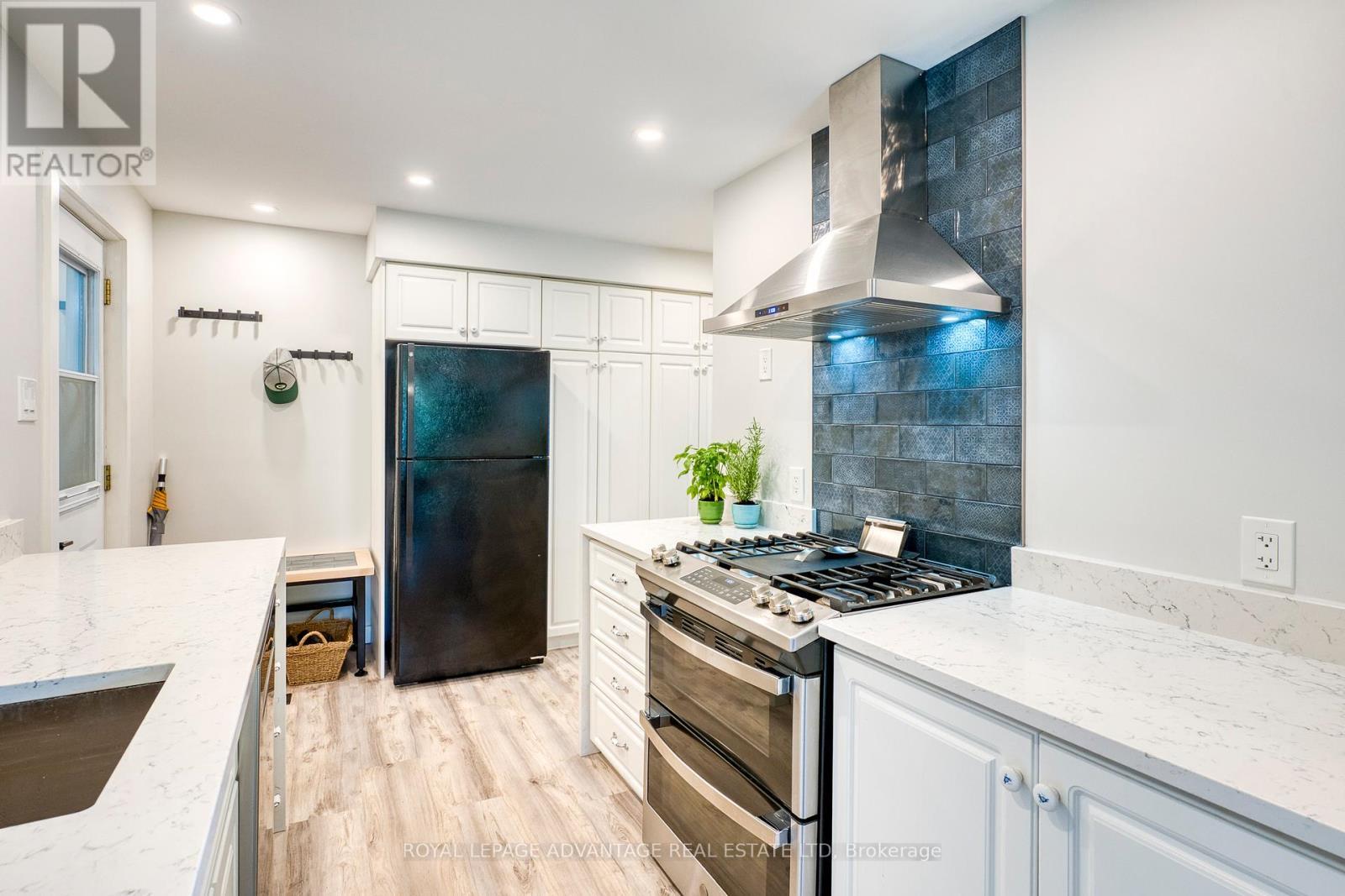 












8 GEORGE AVENUE

,
Perth,




Ontario
K7H2Y6

