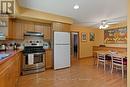Kitchen: Eat-in
