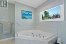 Bathroom: Jetted tub