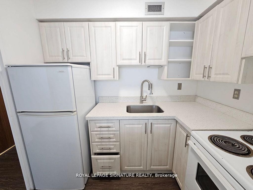 









720


Spadina

Avenue, 810,
Toronto,




ON
M5S 2T9

