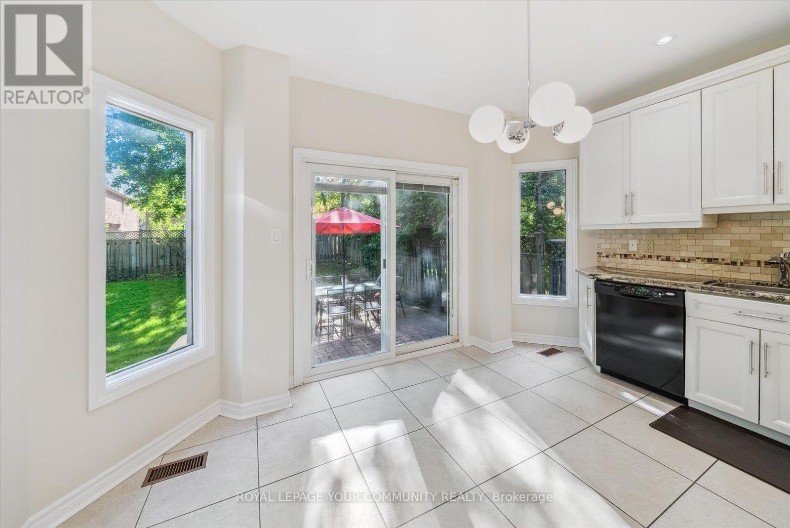 












136 MARKWOOD LANE

,
Vaughan,




Ontario
L4J7K6

