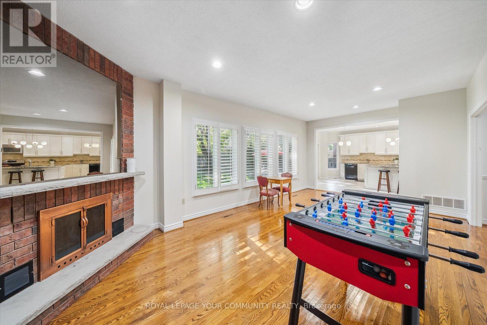 












136 MARKWOOD LANE

,
Vaughan,




Ontario
L4J7K6

