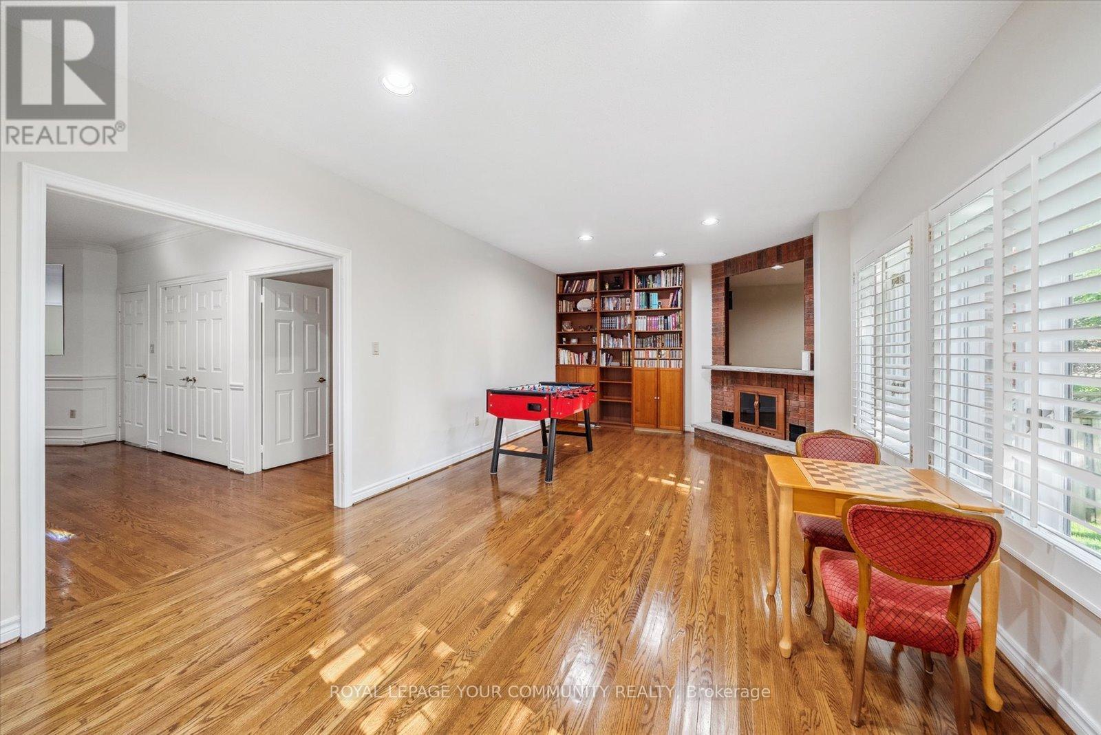 












136 MARKWOOD LANE

,
Vaughan,




Ontario
L4J7K6

