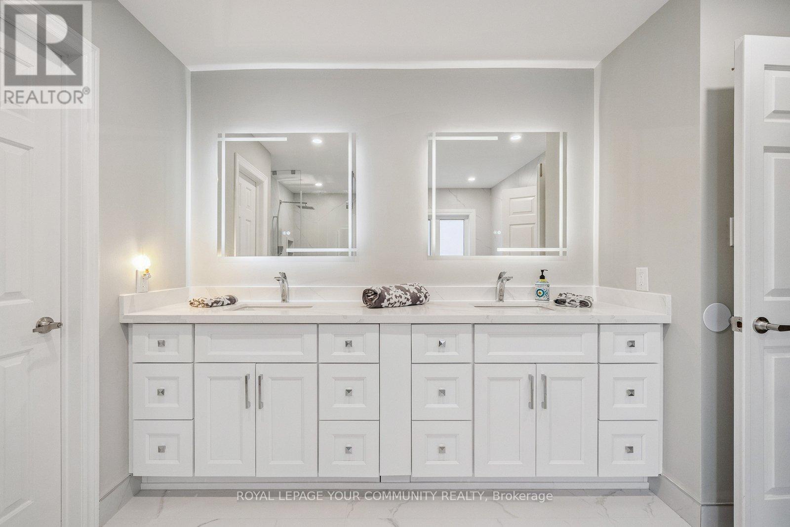 












136 MARKWOOD LANE

,
Vaughan,




Ontario
L4J7K6

