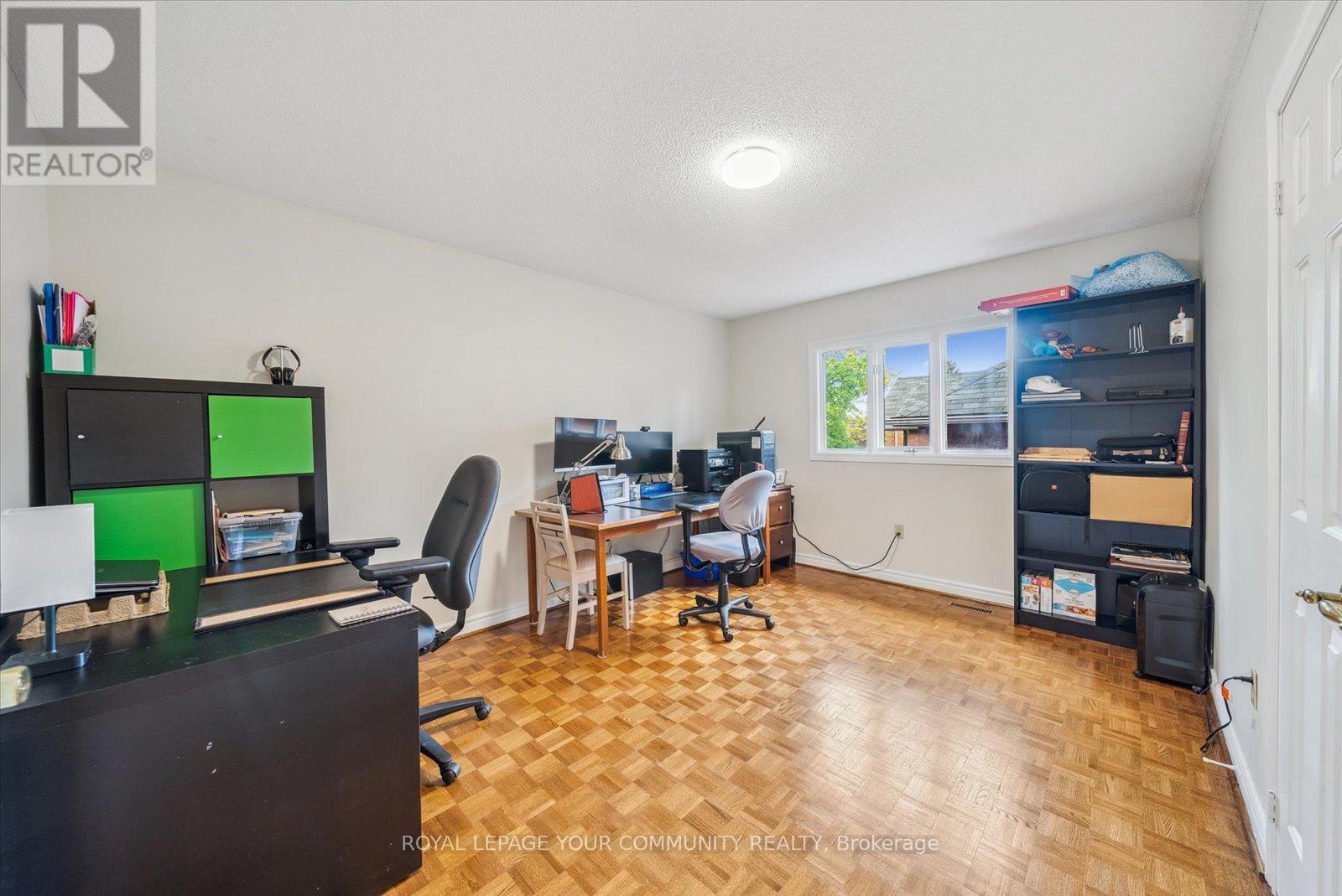 












136 MARKWOOD LANE

,
Vaughan,




Ontario
L4J7K6

