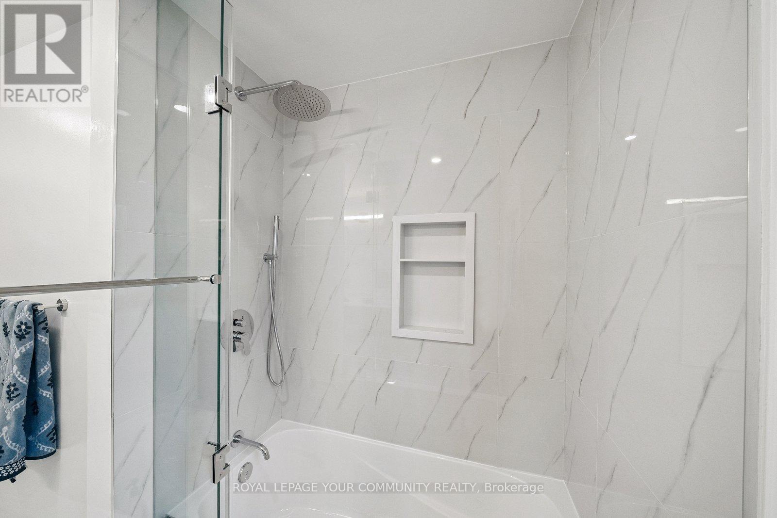 












136 MARKWOOD LANE

,
Vaughan,




Ontario
L4J7K6

