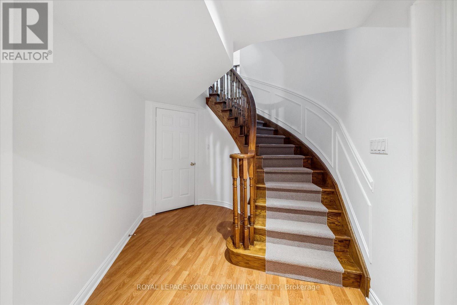 












136 MARKWOOD LANE

,
Vaughan,




Ontario
L4J7K6

