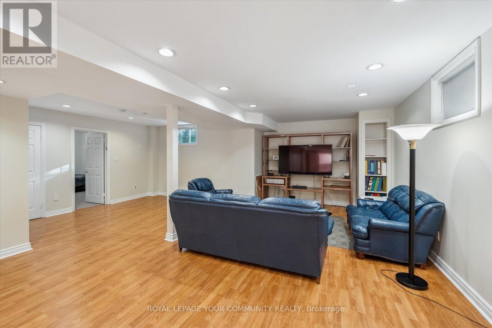 












136 MARKWOOD LANE

,
Vaughan,




Ontario
L4J7K6

