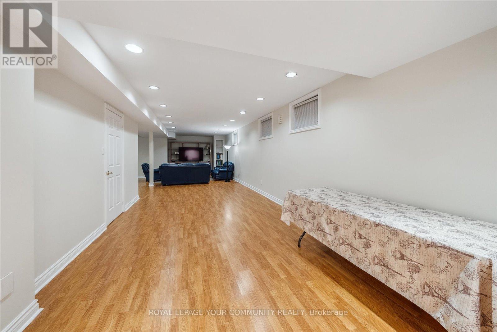 












136 MARKWOOD LANE

,
Vaughan,




Ontario
L4J7K6

