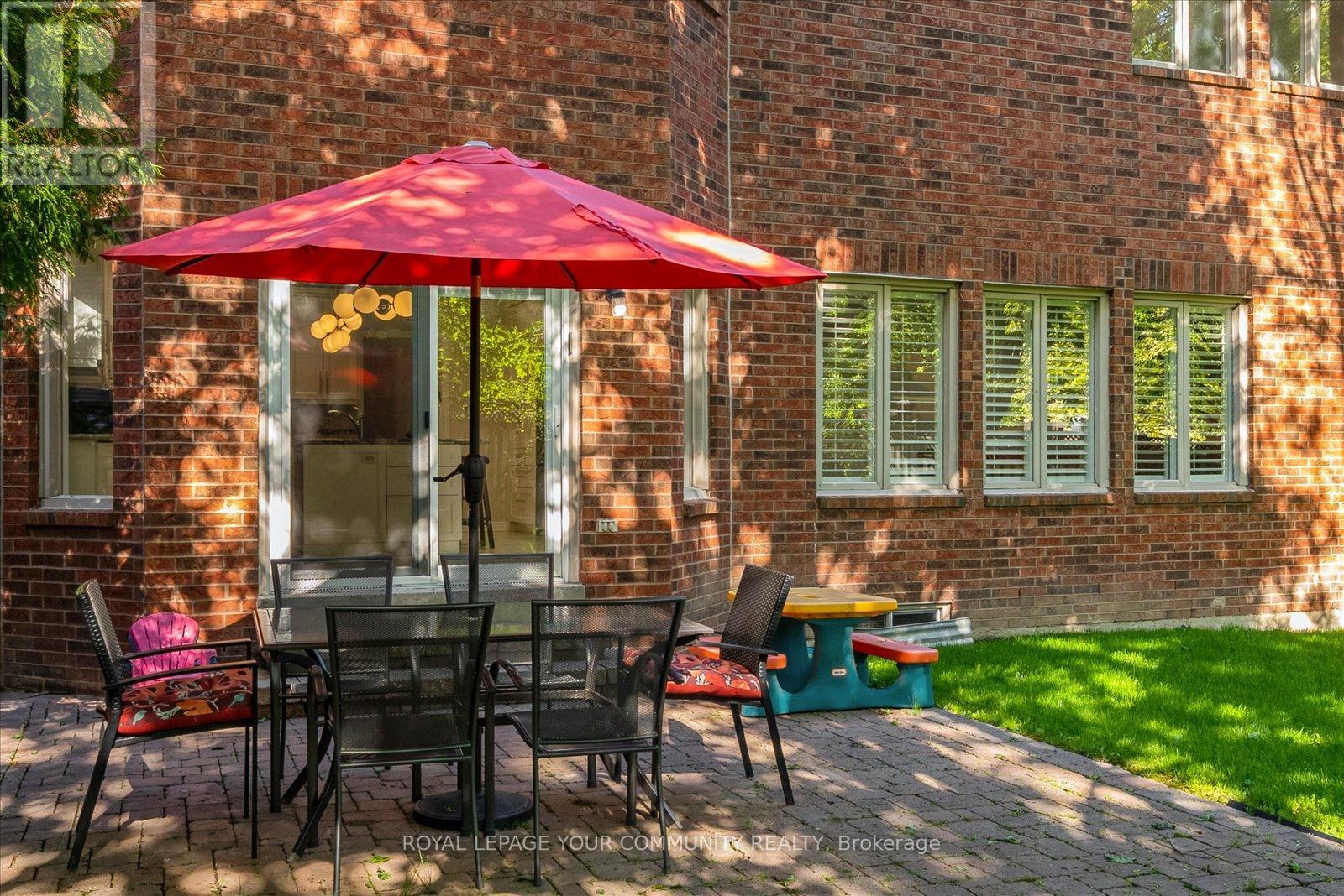 












136 MARKWOOD LANE

,
Vaughan,




Ontario
L4J7K6

