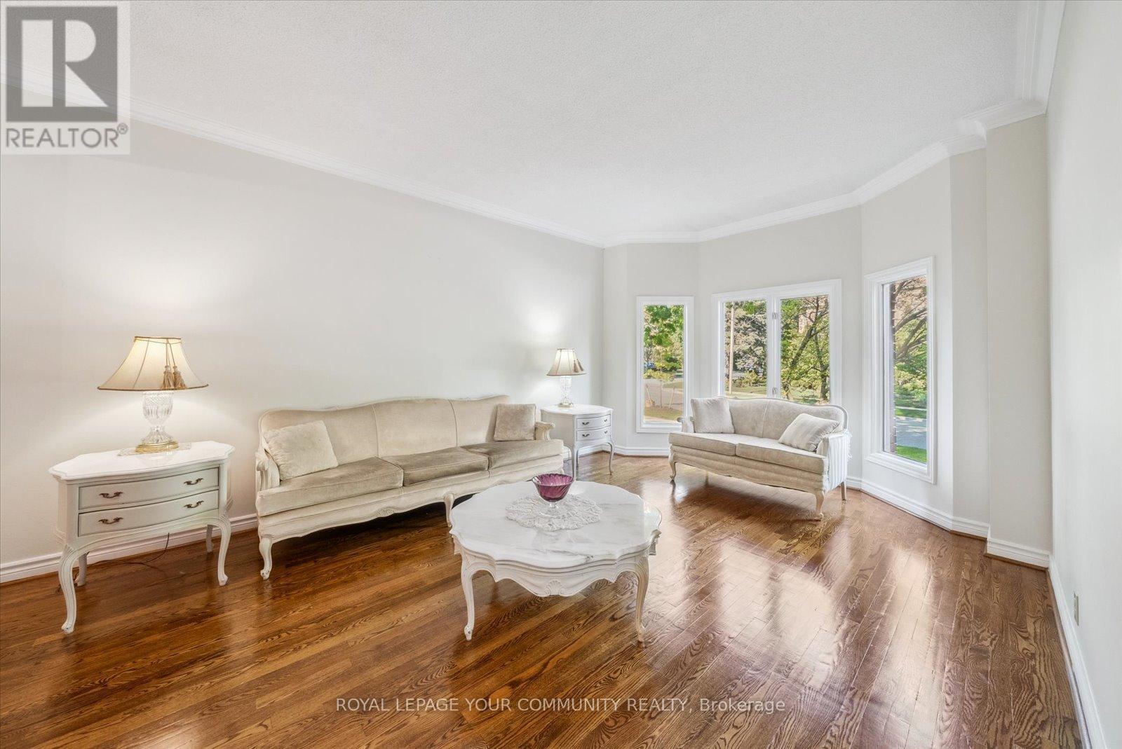 












136 MARKWOOD LANE

,
Vaughan,




Ontario
L4J7K6

