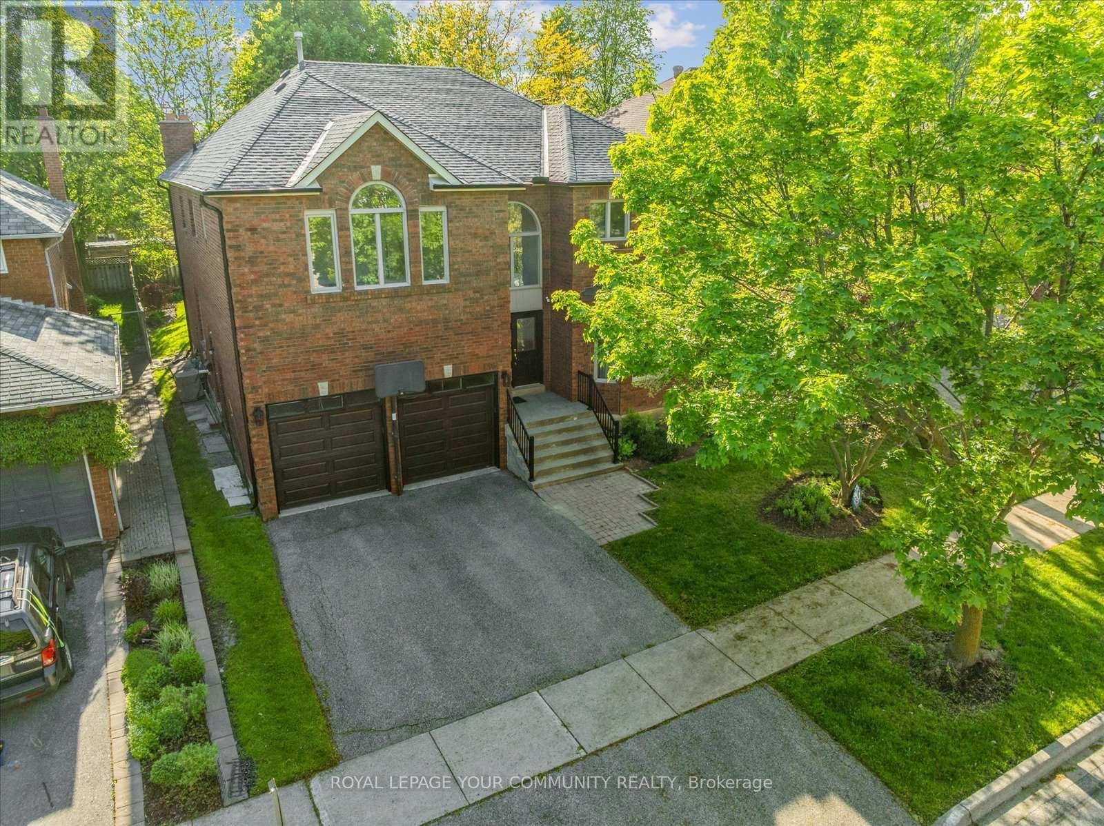 












136 MARKWOOD LANE

,
Vaughan,




Ontario
L4J7K6

