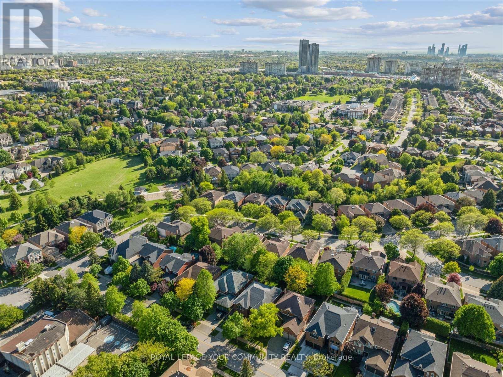 












136 MARKWOOD LANE

,
Vaughan,




Ontario
L4J7K6

