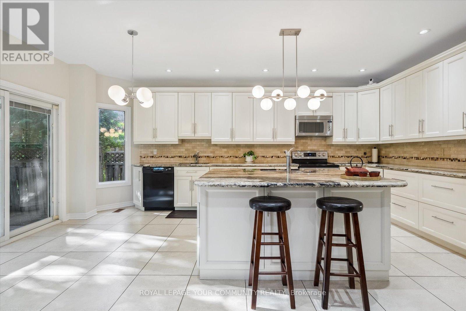 












136 MARKWOOD LANE

,
Vaughan,




Ontario
L4J7K6

