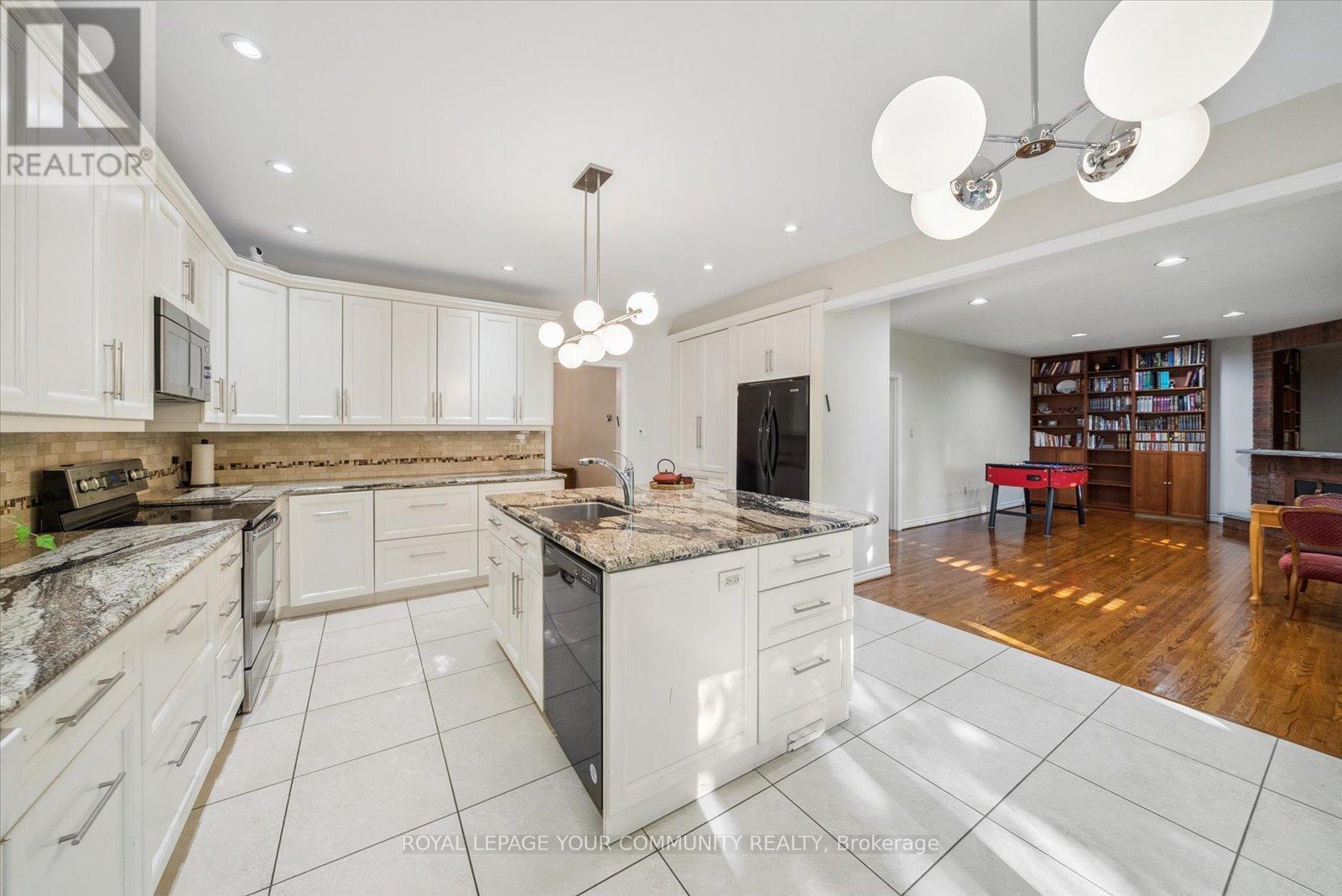 












136 MARKWOOD LANE

,
Vaughan,




Ontario
L4J7K6

