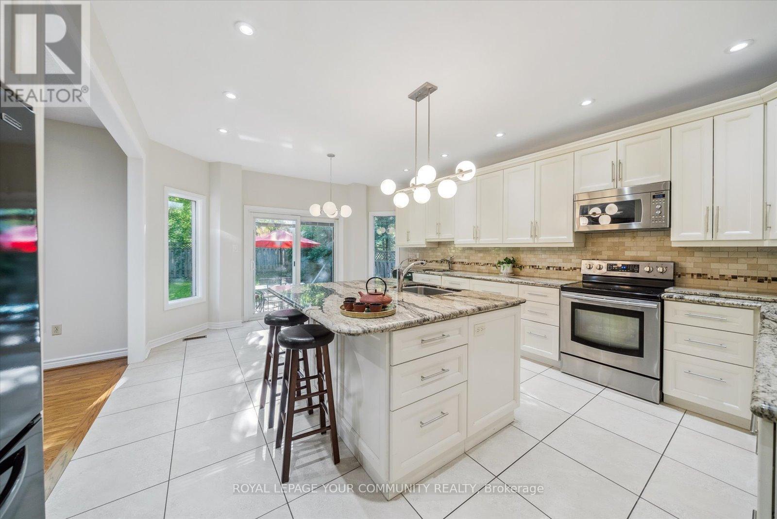 












136 MARKWOOD LANE

,
Vaughan,




Ontario
L4J7K6

