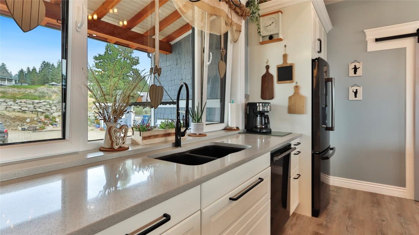 









137


Eagle Point

,
Osoyoos,




BC
V0H 1V6

