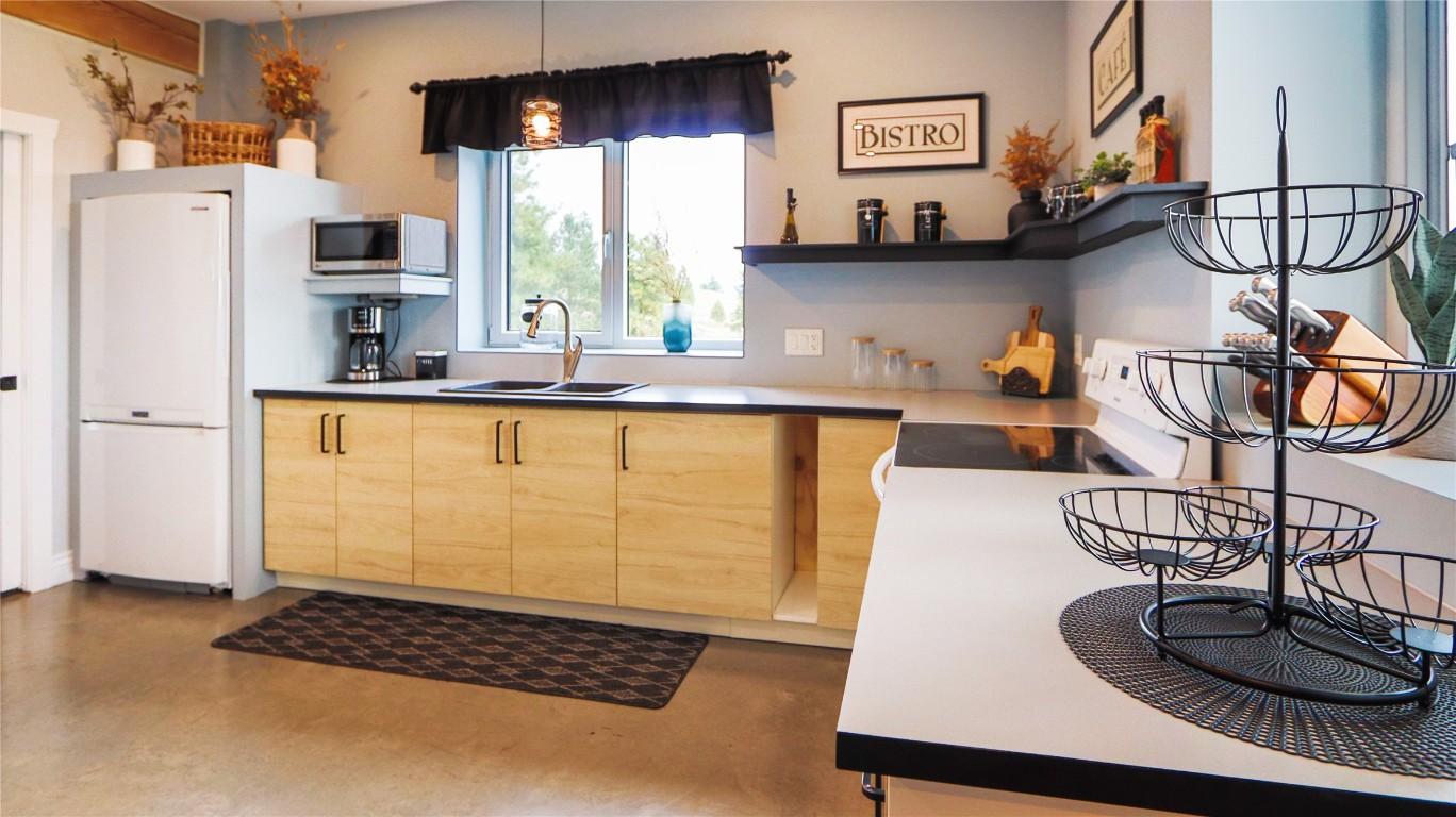 









137


Eagle Point

,
Osoyoos,




BC
V0H 1V6

