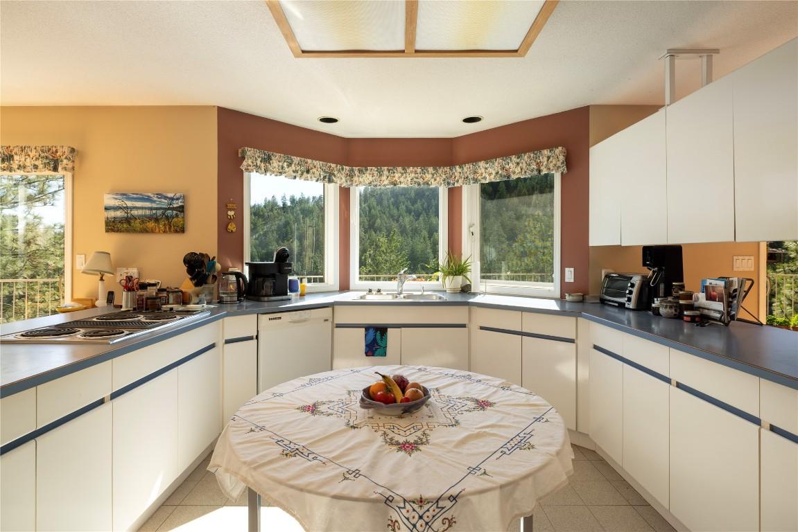 









440


Grainger

Road,
Kelowna,




BC
V1V 1C8

