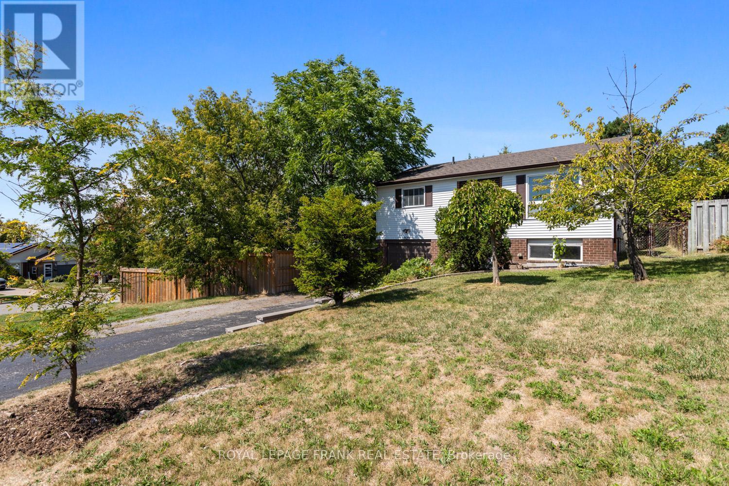 












929 SOUTHDOWN DRIVE

,
Oshawa (Donevan),




Ontario
L1H7Z5


