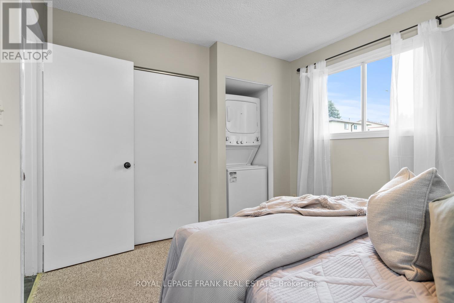 












929 SOUTHDOWN DRIVE

,
Oshawa (Donevan),




Ontario
L1H7Z5

