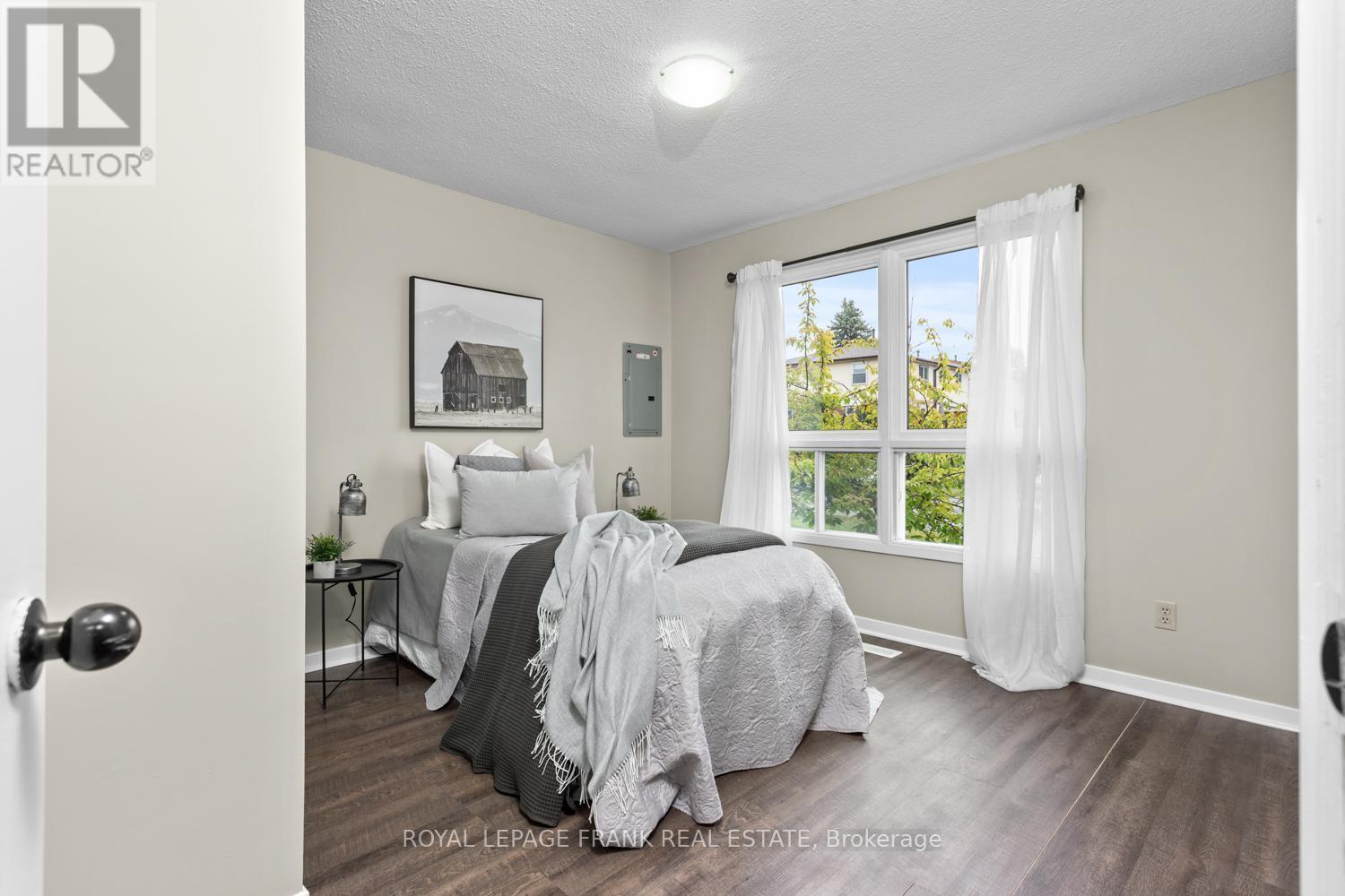 












929 SOUTHDOWN DRIVE

,
Oshawa (Donevan),




Ontario
L1H7Z5

