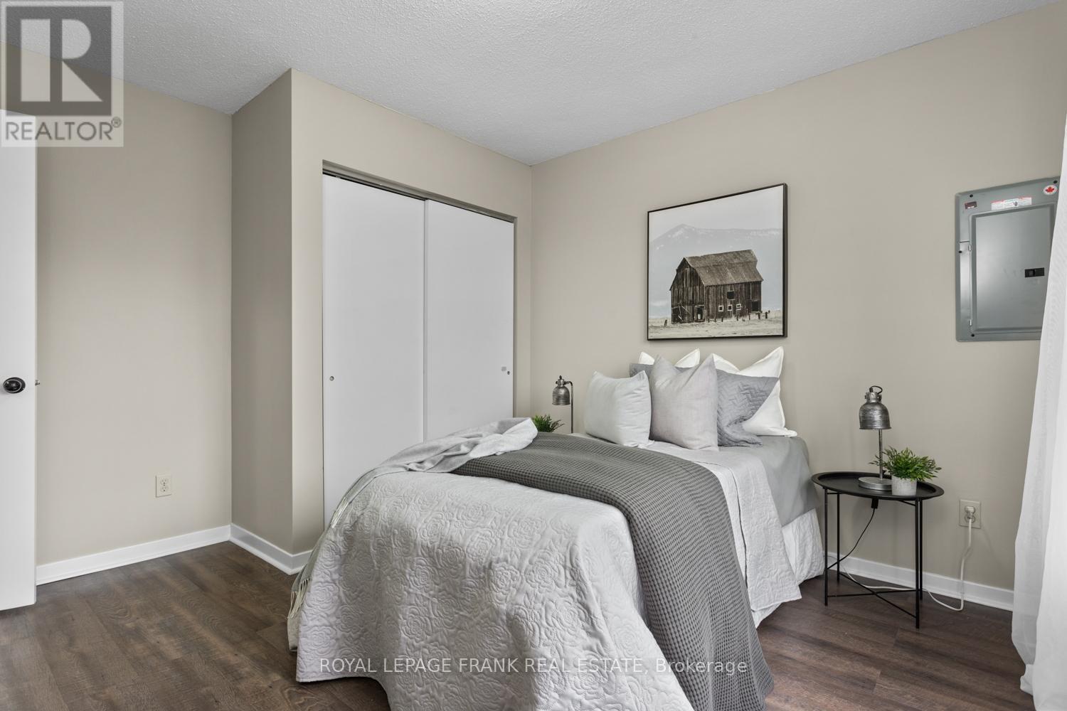 












929 SOUTHDOWN DRIVE

,
Oshawa (Donevan),




Ontario
L1H7Z5

