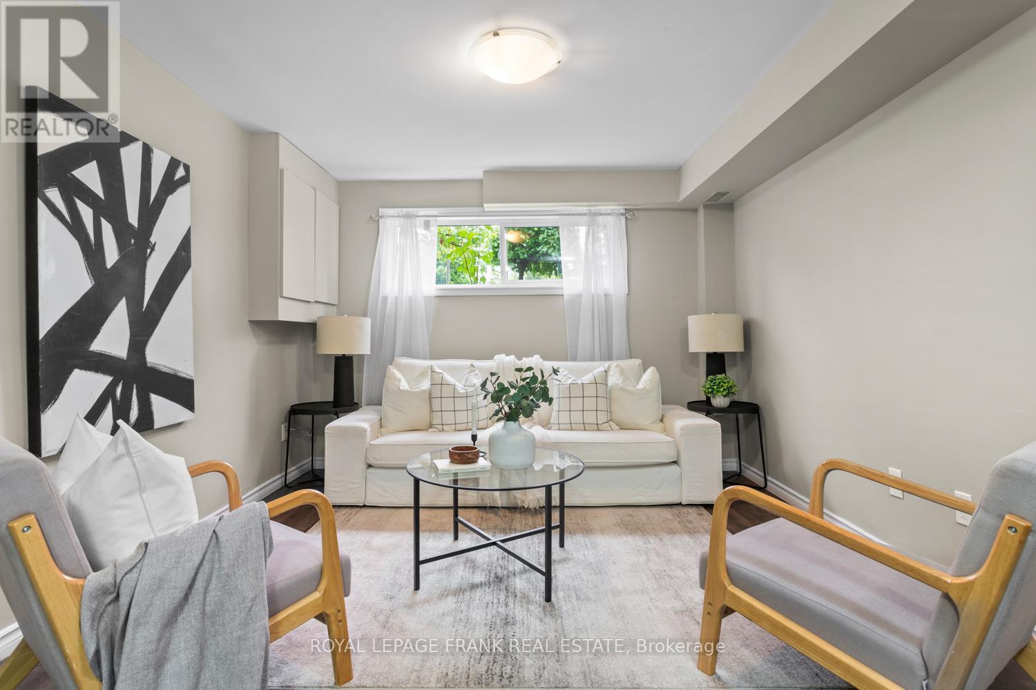 












929 SOUTHDOWN DRIVE

,
Oshawa (Donevan),




Ontario
L1H7Z5

