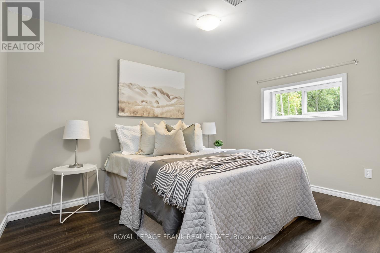 












929 SOUTHDOWN DRIVE

,
Oshawa (Donevan),




Ontario
L1H7Z5

