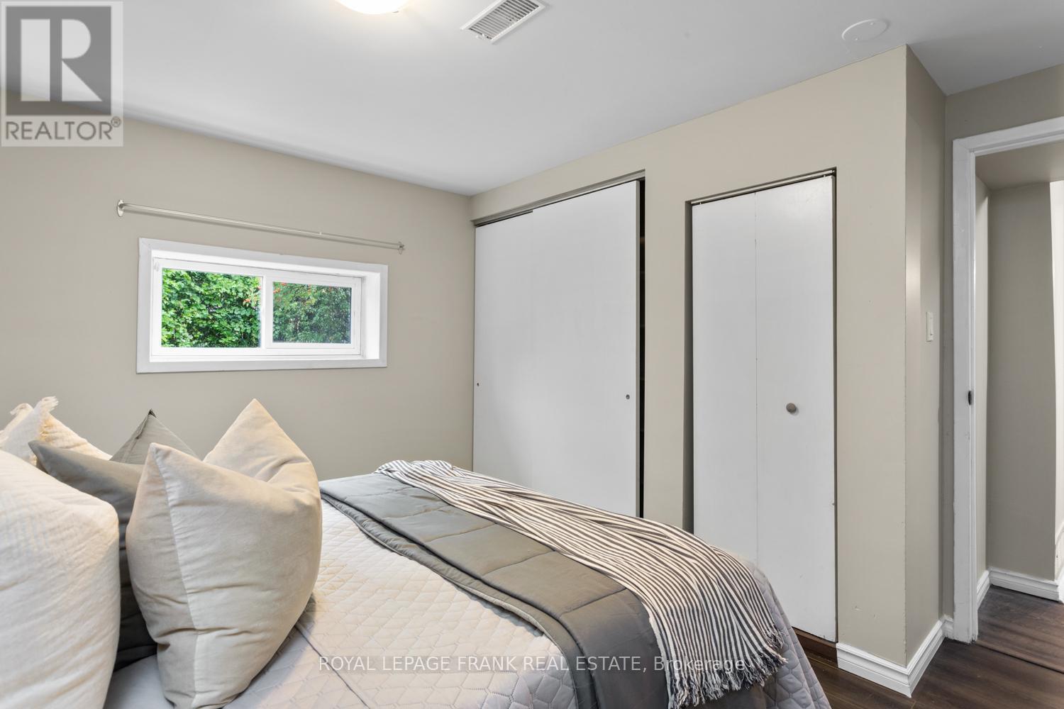 












929 SOUTHDOWN DRIVE

,
Oshawa (Donevan),




Ontario
L1H7Z5


