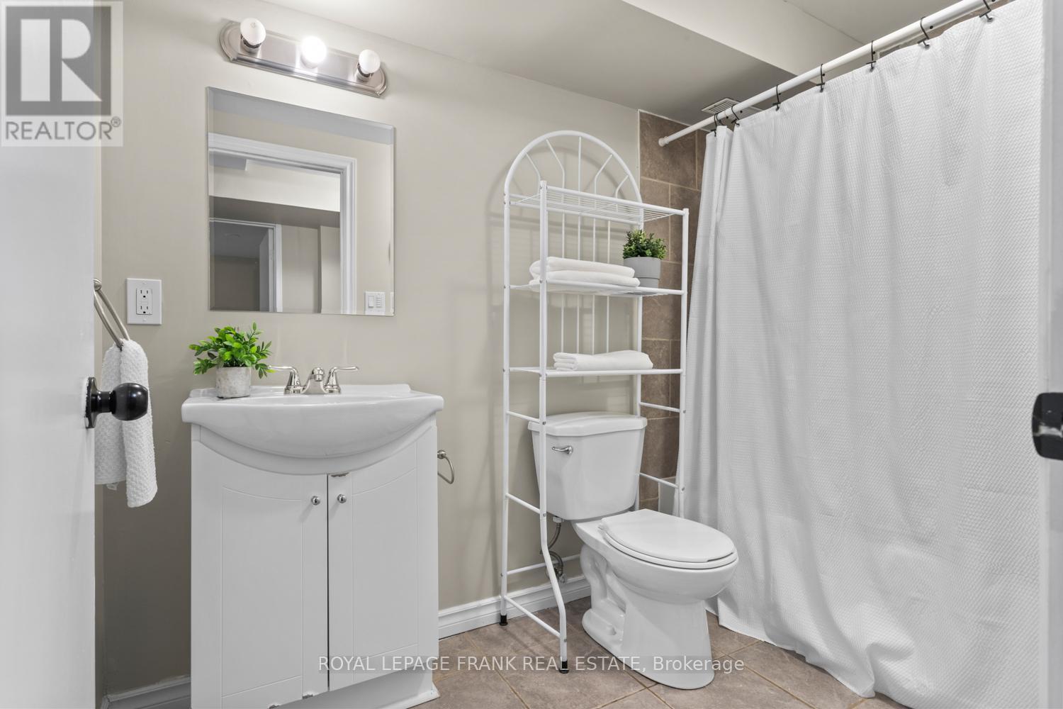 












929 SOUTHDOWN DRIVE

,
Oshawa (Donevan),




Ontario
L1H7Z5

