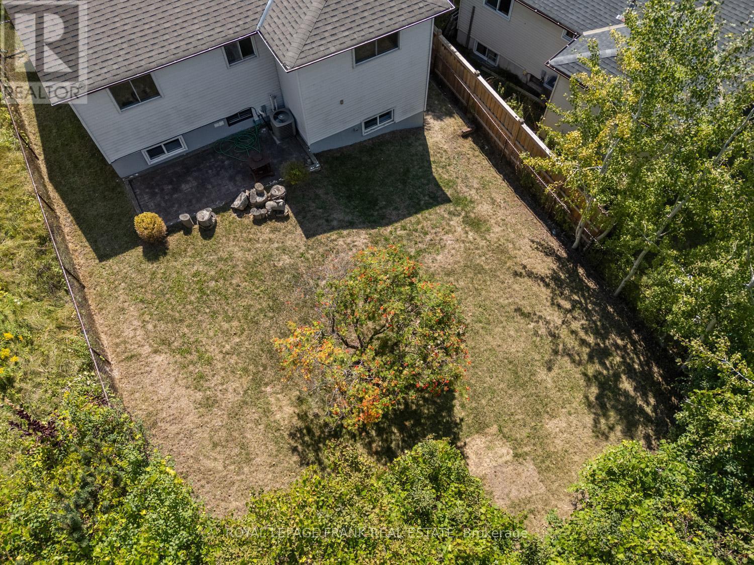












929 SOUTHDOWN DRIVE

,
Oshawa (Donevan),




Ontario
L1H7Z5

