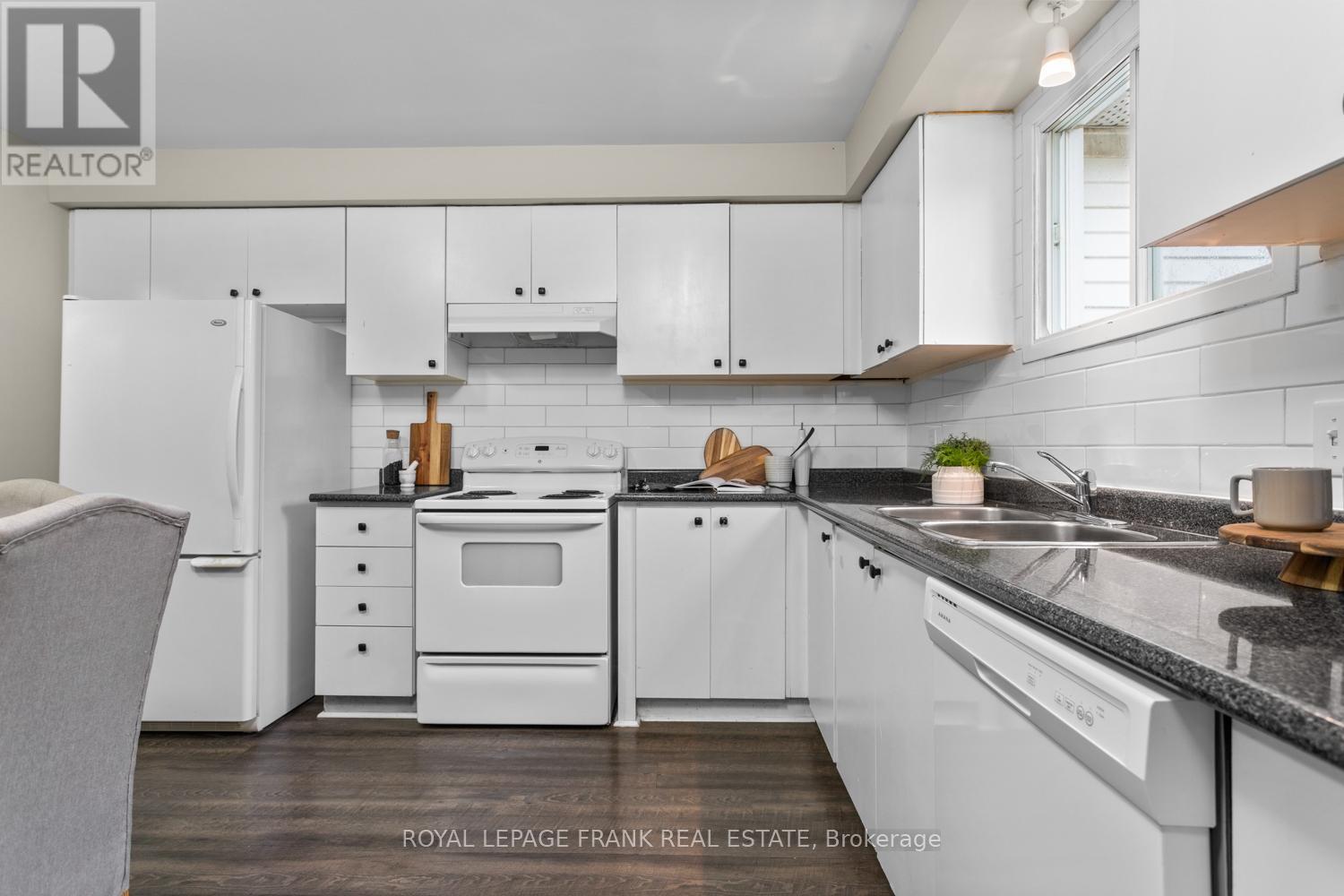 












929 SOUTHDOWN DRIVE

,
Oshawa (Donevan),




Ontario
L1H7Z5

