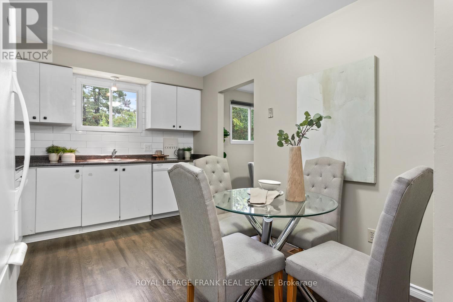 












929 SOUTHDOWN DRIVE

,
Oshawa (Donevan),




Ontario
L1H7Z5

