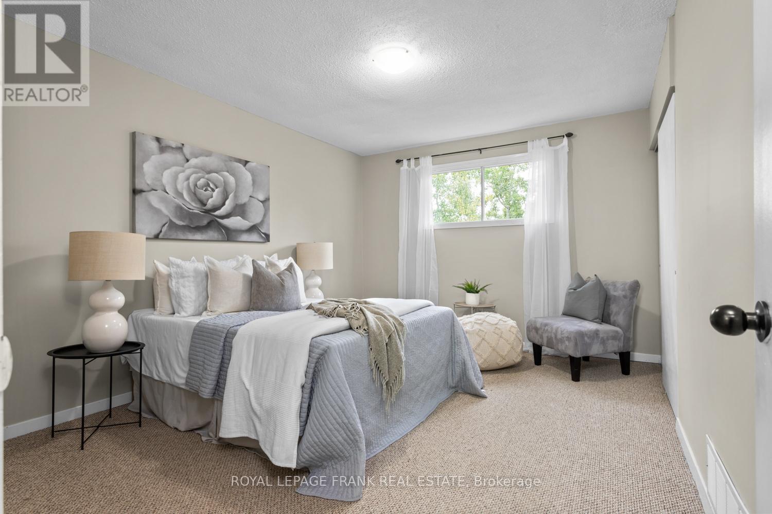 












929 SOUTHDOWN DRIVE

,
Oshawa (Donevan),




Ontario
L1H7Z5

