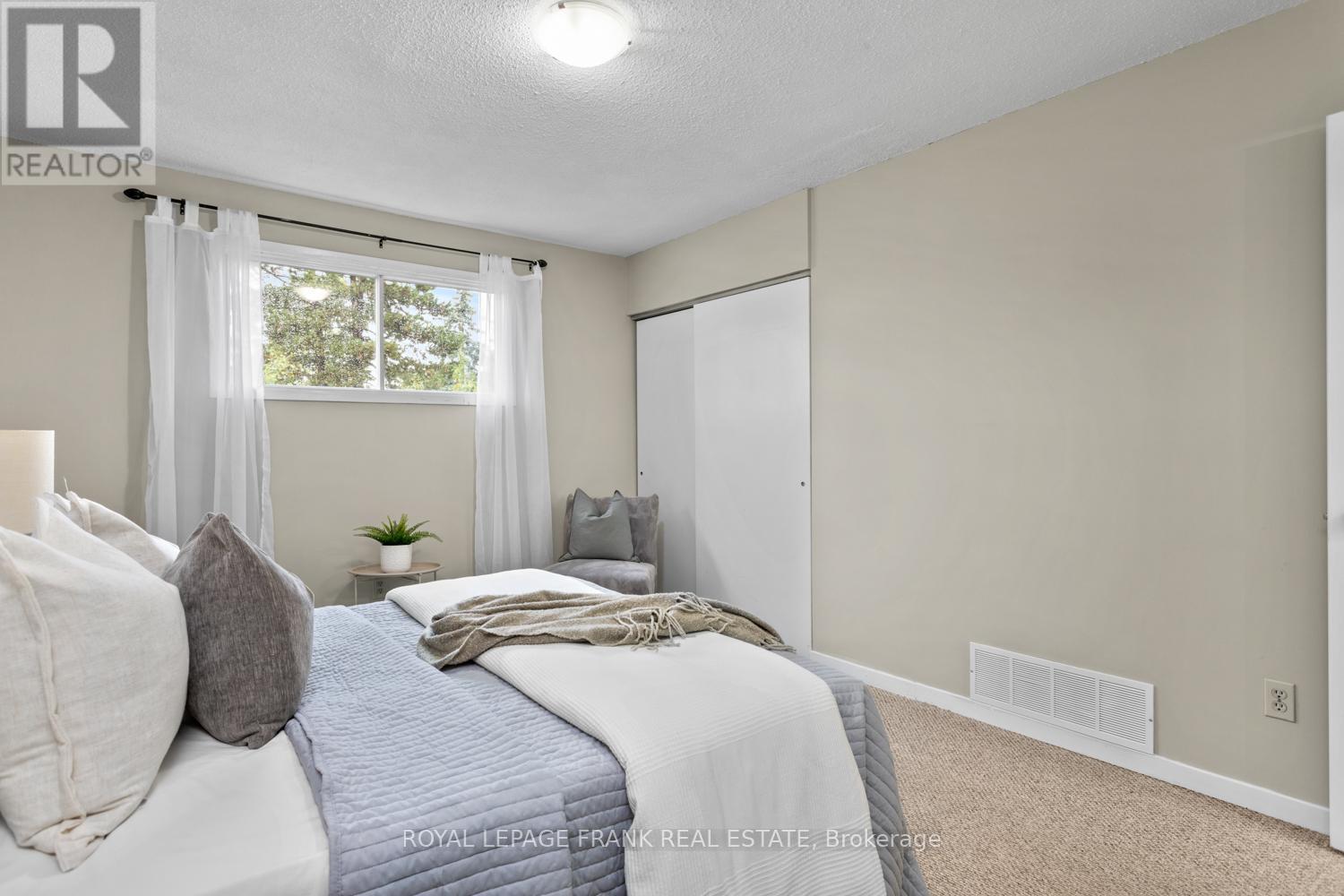 












929 SOUTHDOWN DRIVE

,
Oshawa (Donevan),




Ontario
L1H7Z5

