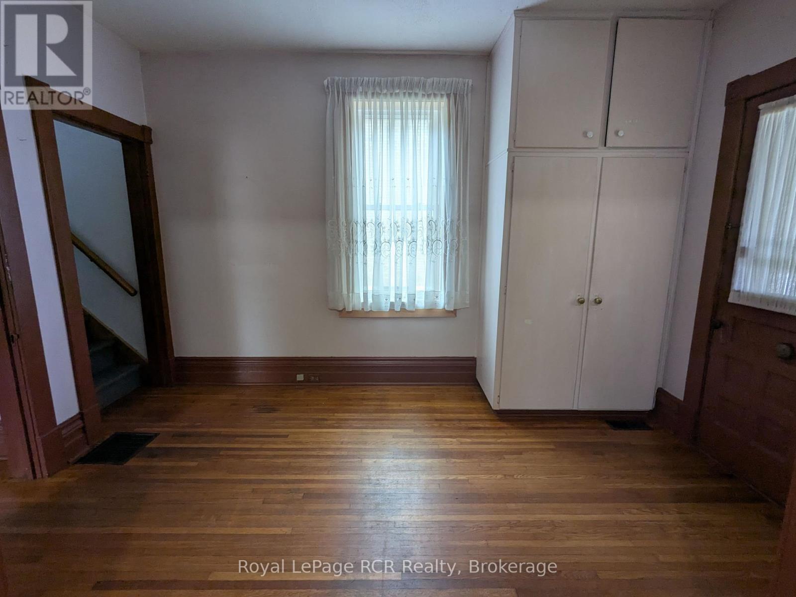 












616 9TH AVENUE

,
Hanover,




Ontario
N4N2M8

