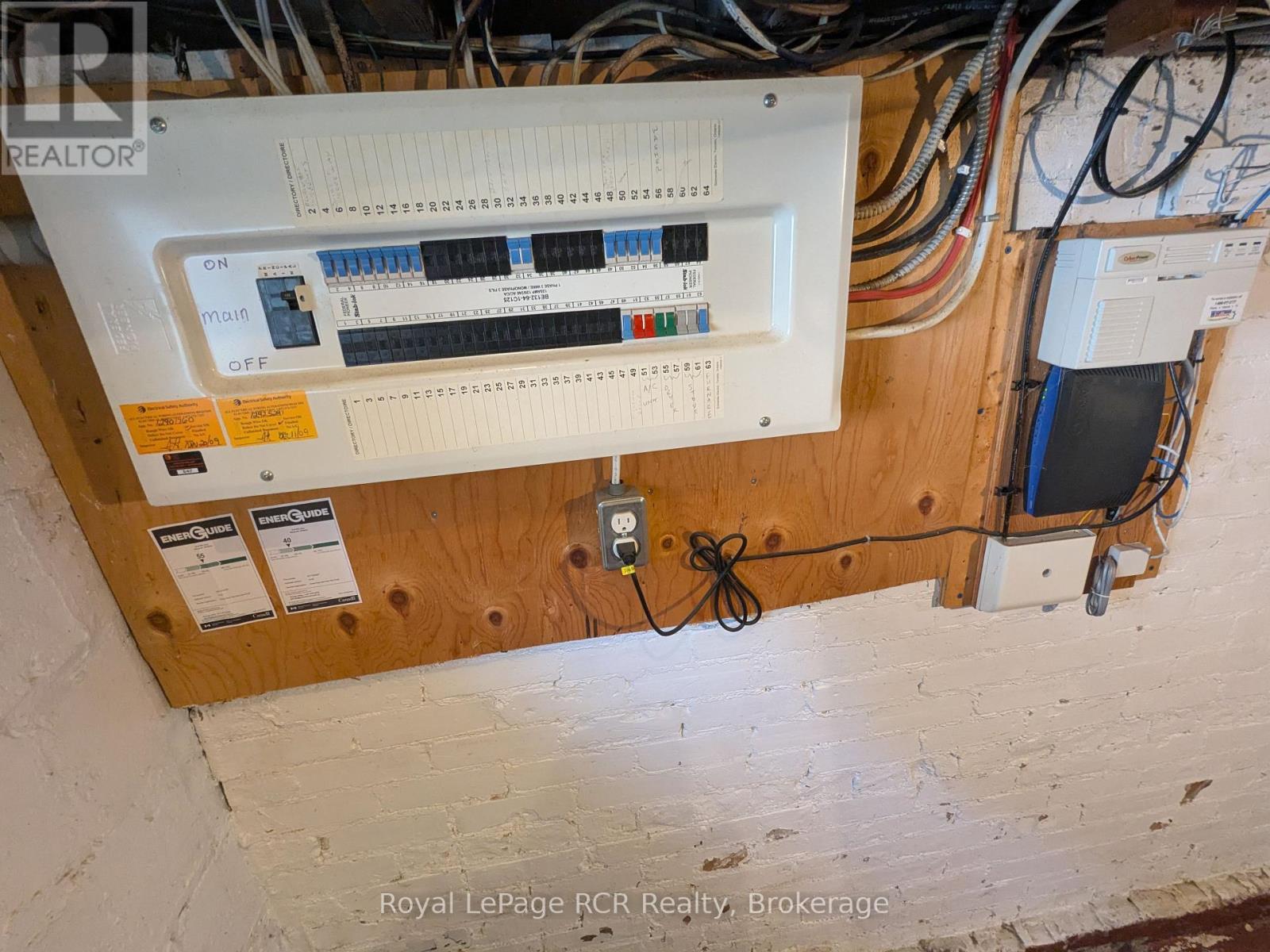 












616 9TH AVENUE

,
Hanover,




Ontario
N4N2M8

