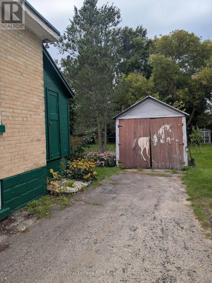 












616 9TH AVENUE

,
Hanover,




Ontario
N4N2M8

